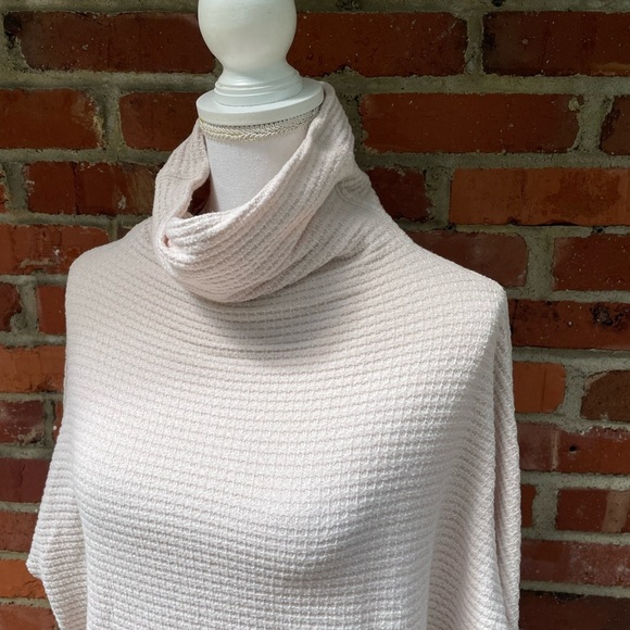 We the Free Ivory Turtleneck Slouch Long Ottoman Sweater Sz Small S - Picture 13 of 15